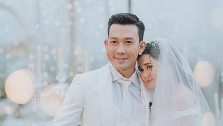pernikahan Denny Sumargo