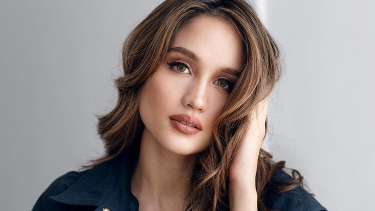 Cinta Laura