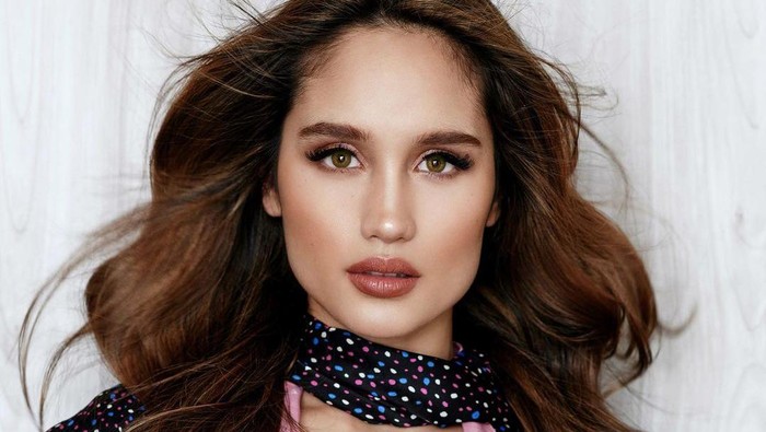 Cinta Laura