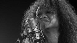 Lirik Lagu You Make My World So Colorful - Daniel Sahuleka