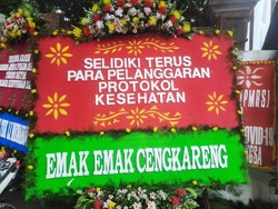 Karangan Bunga Banjiri Polda Metro, Dukung Tindak Tegas Pelanggar Prokes