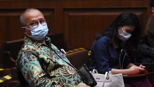Eks Sekretaris NCB Interpol periode 2013-2015 Komjen Pol Purn Setyo Wasisto menceritakan upayanya memburu Djoko Tjandra di luar negeri.