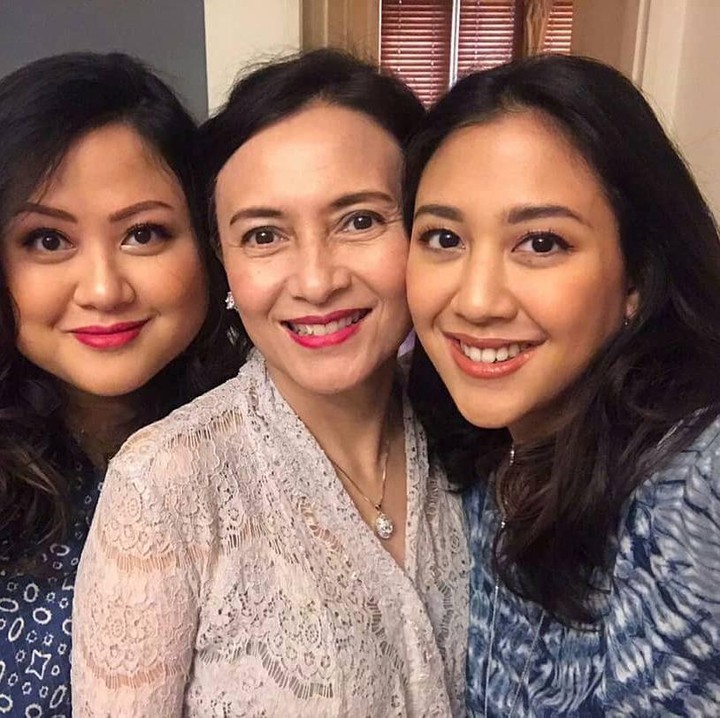 <p>Memiliki tiga orang anak perempuan, Luki Ariani masih terlihat awet muda ya. (Foto: Instagram @lukiariani)</p>