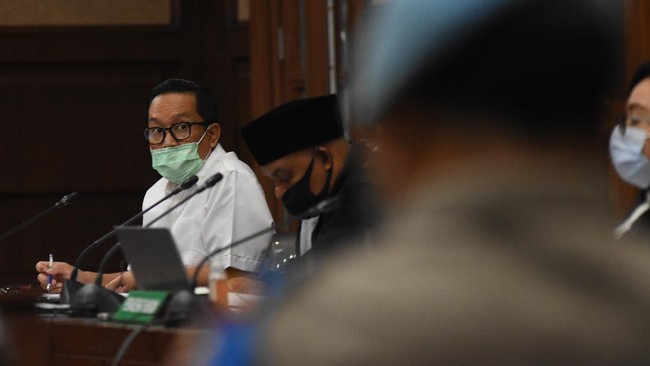Petugas Ditjen Imigrasi Kemenkumham mengakui ada permintaan dari divisi di Mabes Polri untuk menghapus nama Djoko Tjandra dari sistem informasi keimigrasian.