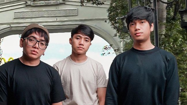 Lirik Lagu Wanita Masih Banyak - Stand Here Alone
