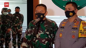 VIDEO: TNI Turunkan Baliho, Satpol PP Pernah Dihadang Massa