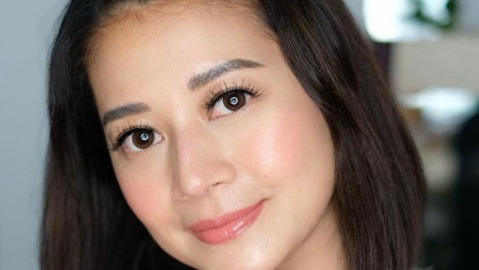 8 Potret Influencer Heny Harun, Glowing dan Awet Muda di Usia 46 Tahun 8 Potret Influencer Heny Harun, Glowing dan Awet Muda di Usia 46 Tahun