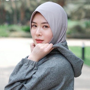 Ayana Moon Rambah Bisnis Jilbab, Eh Dikritik Warganet!
