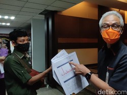 Ganjar soal Kasus Corona Tur Bupati Brebes: Kalau Tak Tugas Kurangi Piknik!