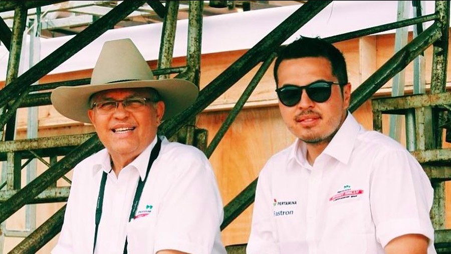 Helmy Sungkar (Kiri) dan Rifat Sungkar (kanan)