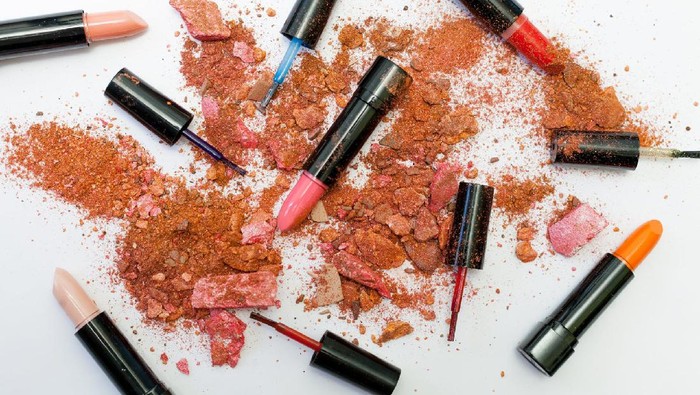 Begini Cara Mengetahui Kapan Waktu Kadaluarsa pada Make Up
