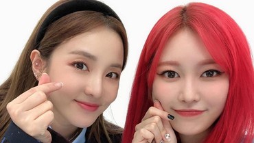 img-title Ngefans Berat Sama 2NE1, Jane MOMOLAND Girang Foto Bareng Sandara Park