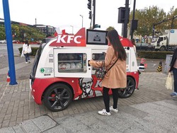 Canggih Betul! KFC Jualan Ayam Pakai Mobil Tanpa Sopir di China