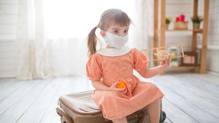 Family in airport in face mask. Virus outbreak. Coronavirus and flu pandemic. Safe travel with young child and baby. Mother, father and kids boarding airplane in surgical masks.