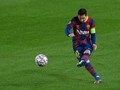 Kiper Elche Kaget Messi Minta Jersey