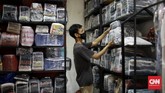 FOTO: Bisnis Laundry 'Kebanjiran' Konsumen Saat Musim Hujan Pengusaha laundry 'kebanjiran' konsumen di tengah musim hujan. Salah satu laundry mengklaim pemasukan naik 20 persen sepanjang musim hujan.