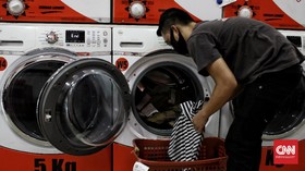 FOTO: Bisnis Laundry 'Kebanjiran' Konsumen Saat Musim Hujan