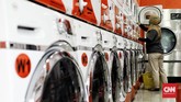 FOTO: Bisnis Laundry 'Kebanjiran' Konsumen Saat Musim Hujan Pengusaha laundry 'kebanjiran' konsumen di tengah musim hujan. Salah satu laundry mengklaim pemasukan naik 20 persen sepanjang musim hujan.