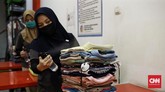 FOTO: Bisnis Laundry 'Kebanjiran' Konsumen Saat Musim Hujan Pengusaha laundry 'kebanjiran' konsumen di tengah musim hujan. Salah satu laundry mengklaim pemasukan naik 20 persen sepanjang musim hujan.