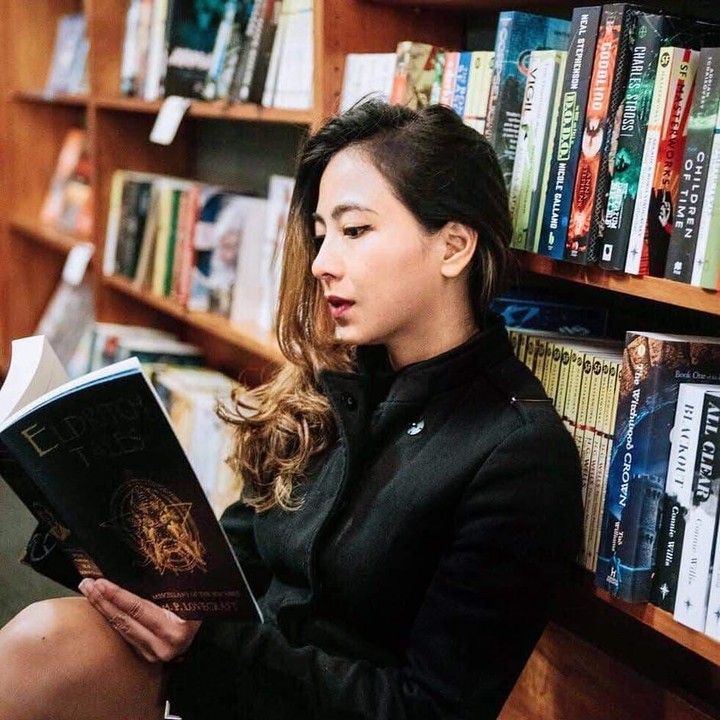 <p>Lama tak mengisi acara di Tanah Air, Nadia Vega kini terlihat semakin cantik nih, Bunda. (Foto: Instagram @thenadiavega)</p>