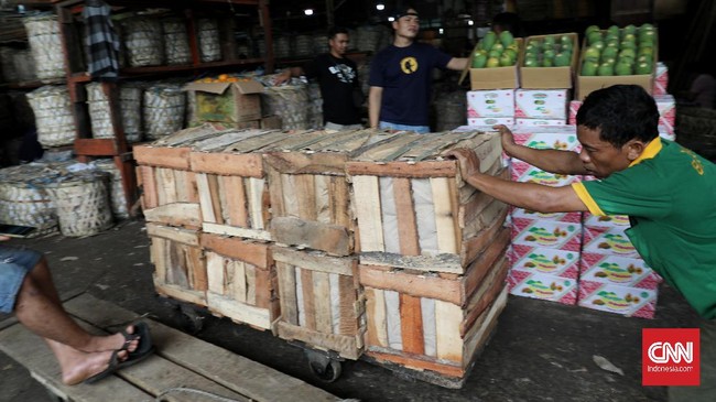 Badan Pusat Statistik mencatat tingkat daya beli buruh bangunan tergerus kenaikan harga kebutuhan pokok atau inflasi pada Februari 2021.