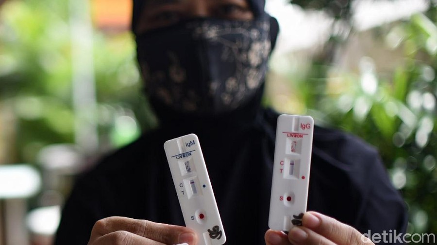Rapid test digelar di Petamburan menyusul terjadinya keramaian di kawasan itu usai kepulangan Habib Rizieq. Dari 276 warga yang dites, 5 orang reaktif Corona.