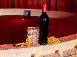 Sultan! Hotel Ini Tawarkan Rendam Diri dengan Wine
