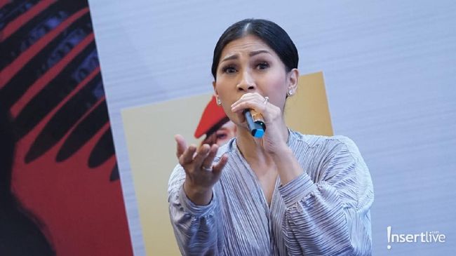 Lirik Lagu Sang Penggoda - Tata Janeeta feat Maia Estianty