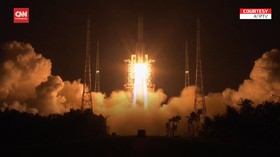 VIDEO: China Luncurkan Roket Untuk Ambil Sampel Batu Bulan