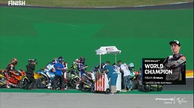 VIDEO: Albert Arenas Jualan Es Krim Juara Moto3