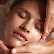 5 Moisturizer Alami untuk Si Kulit Sensitif