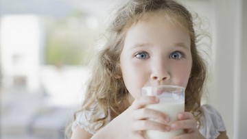 Mengenal A2, Susu Sapi yang Baik Untuk Pencernaan Si Kecil