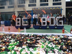 2 Juta Batang Rokok-Ratusan Miras Ilegal Dimusnahkan Bea Cukai Bandung
