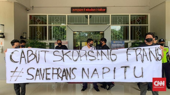 Aliansi BEM SI melayangkan surat terbuka ke Mendikbud Nadiem Makarim terkait skorsing mahasiswa Unnes buntut pengaduan dugaan rasuah ke KPK.