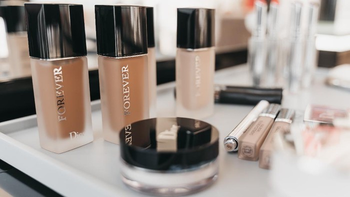 Do's & Don'ts Ketika Menggunakan Foundation, Perlu Dicatat Nih!