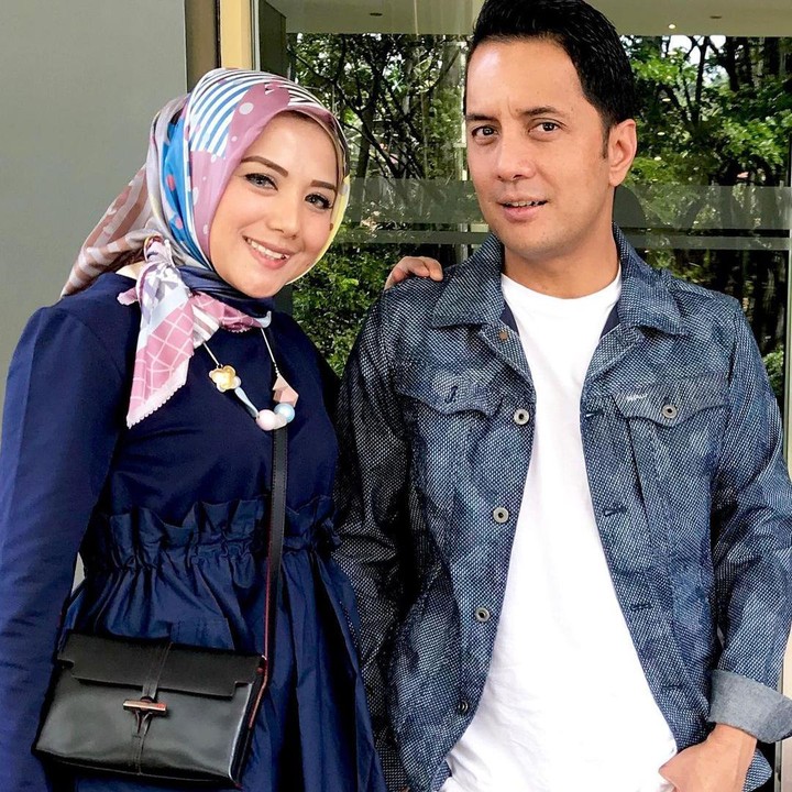 <p>Berbeda dengan penampilannya dulu, Nadila kini mengenakan hijab. (Foto: Instagram @fatursinger)</p>