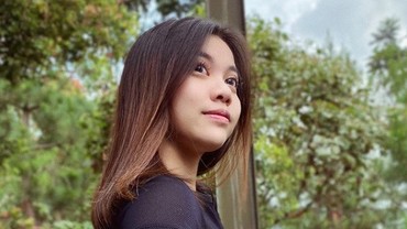 img-title Memiliki Kemampuan Indigo, Frislly Herlind Sempat Dijauhi Teman Sekolah