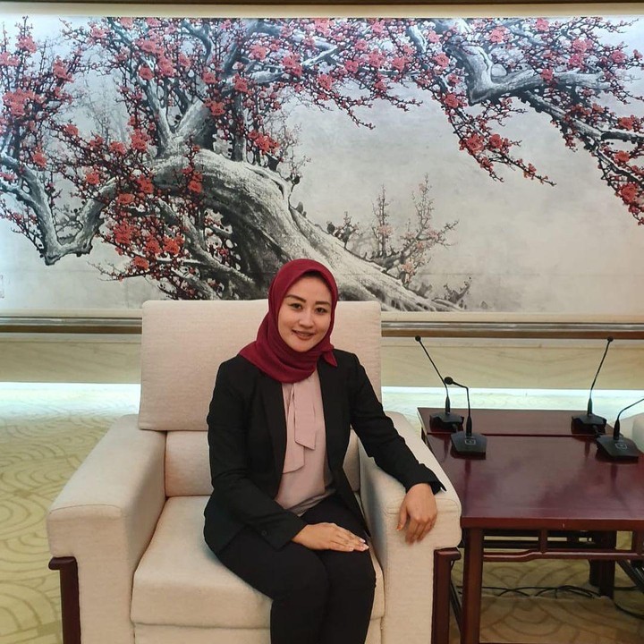 <p>Seperti suaminya, Iis Rosita juga terjun ke dunia politik. Ia diketahui menjabat anggota DPR RI Fraksi Gerindra Dapil Jawa Barat 2. (Foto: Instagram @iisedhyprabowo)</p>