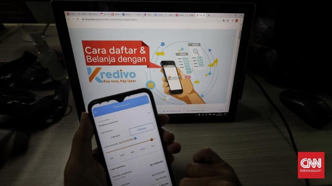 Sejumlah pengguna kredivo mengeluh tiba-tiba ditagih belasan juta rupiah atas transaksi yang tak pernah mereka lakukan. Berikut ceritanya.
