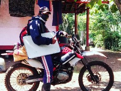 Perjuangan Guru Honorer di KBB Lewati Jalan Berlumpur Demi Mengajar