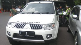 Heboh Mobil R1 Terobos Mabes, Pelat Palsu Mudah Dibuat