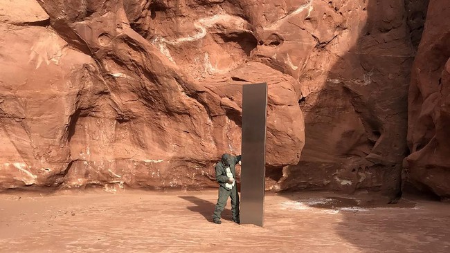 Sebuah tonggak logam misterius yang diduga sebuah monolit di gurun Utah, Amerika Serikat (AS) dinyatakan telah hilang.