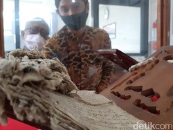 Ternyata Ini Alasan Nenek di Banyumas Berikan Tombak-Keris Pusaka ke Pemkab