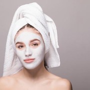 Perawatan Wajah Murah, Coba 10 Masker Wajah Halal untuk Mencerahkan Ini!