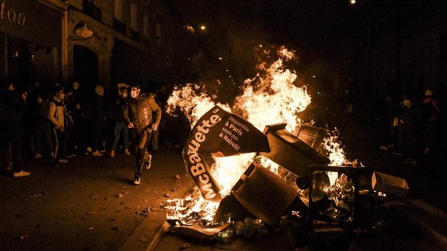 FOTO: Polisi Paris Dikecam Usai Bubarkan Tenda Pengungsi