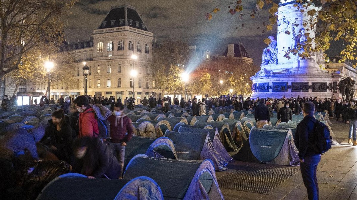 FOTO: Polisi Paris Dikecam Usai Bubarkan Tenda Pengungsi