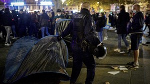 FOTO: Polisi Paris Dikecam Usai Bubarkan Tenda Pengungsi