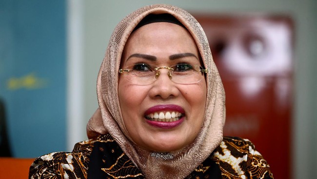 Bupati Serang Ratu Tatu positif Virus Corona tanpa gejala usai menjalani dua kali disuntik vaksin Covid-19.