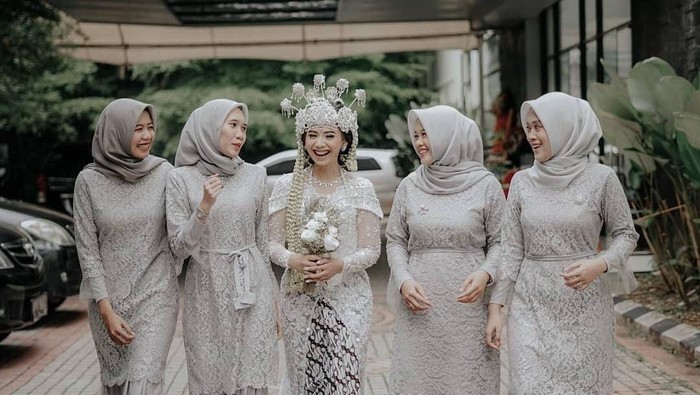 Sebenarnya, Penting Gak Sih Bridesmaid di Acara Pernikahan? Sebenarnya, Penting Gak Sih Bridesmaid di Acara Pernikahan?