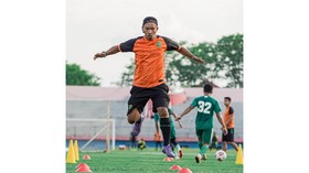 Uston Nawawi: Dari Anak Bawang ke Legenda Persebaya